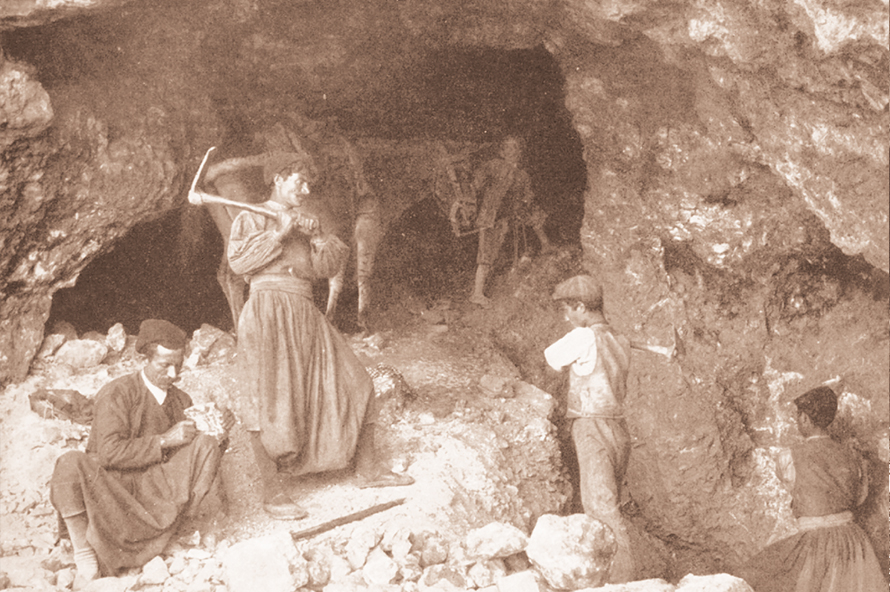 «La materia prima esmeril se extrae en la isla griega de Naxos.