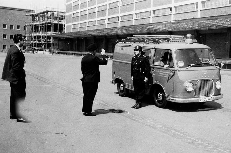 En 1965, los bomberos de la planta de VSM contaban con vehículos de emergencia motorizados