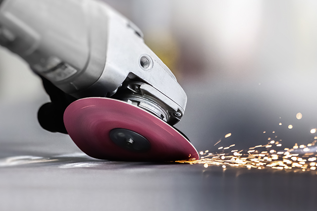 Amoladora angular con disco de fibra CERAMICS